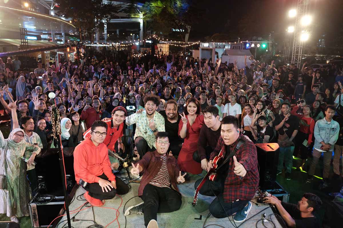 Kolaborasi Penuh Chemistry MLD Jazz Project 3, Pusakata ,dan Kunto Aji di MLD Stage Bus Jazz Tour